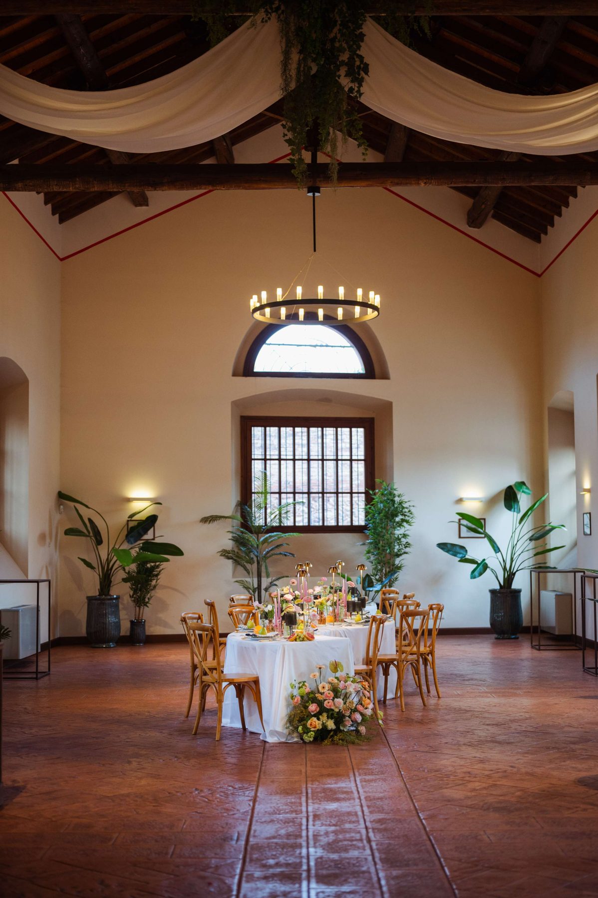 La sala principale della Filanda con travi a vista